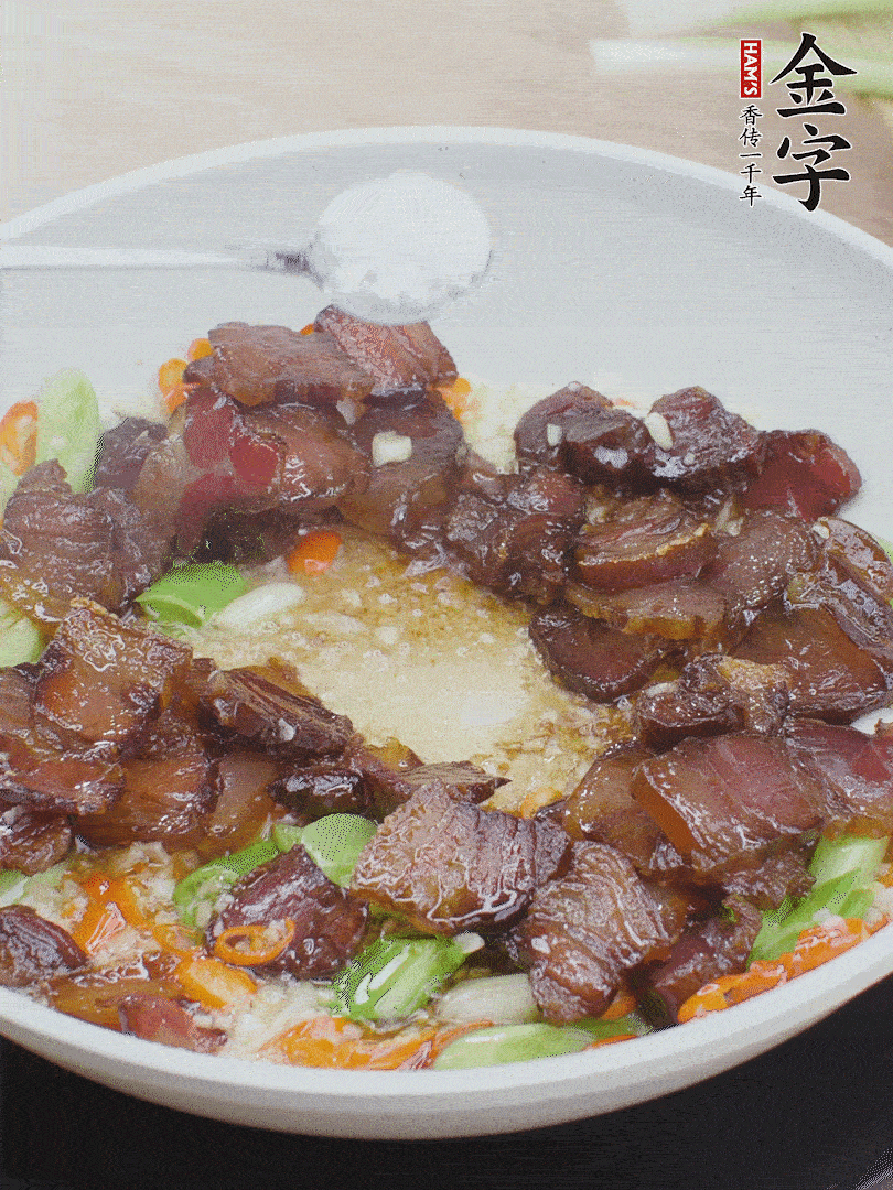 下醬油肉，一點生抽、白糖調味。