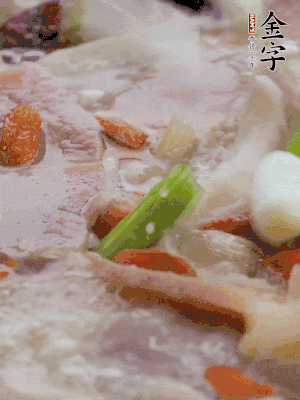 最后下枸杞、蒜白。