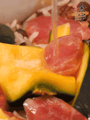 倒入溫開水，水量高出米面一個指節。