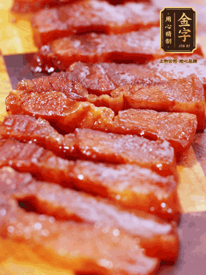 金字醬油肉煮熟，切片
